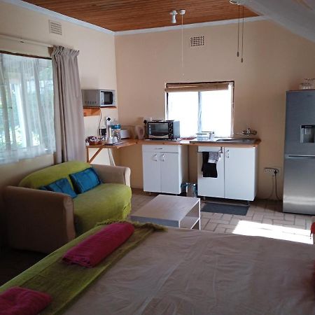 Geckos B&B And Self-Catering Коффи-Бей Экстерьер фото